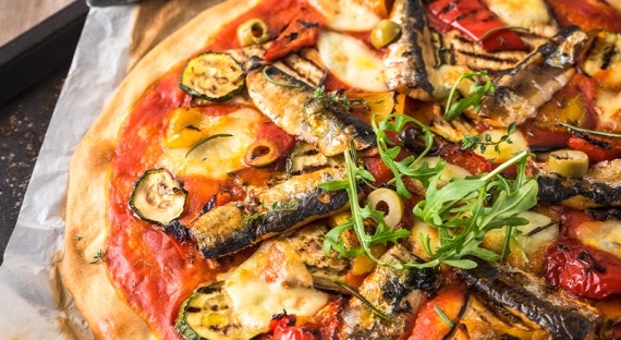 Pizza à la sardine et aux légumes grillés