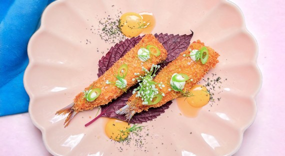 Sardines panées, mayonnaise au piment d'Espelette, raifort et shiso