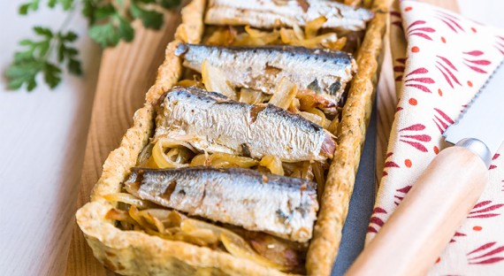 Tarte provençale aux sardines et aux oignons